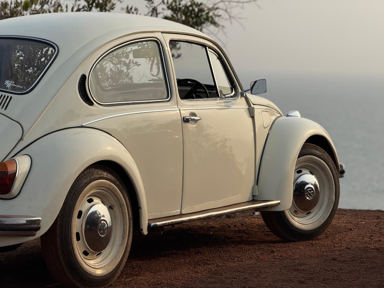 Volkswagen Vintage Beetle — Scenic Profile