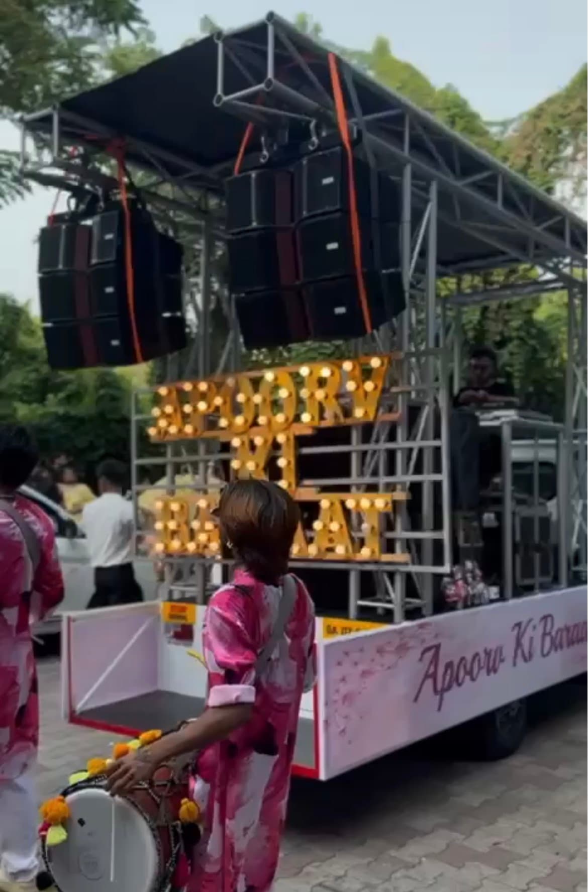 Baraat Vans, Baraat on Wheels & Buggy Rentals in Goa - Photo 3