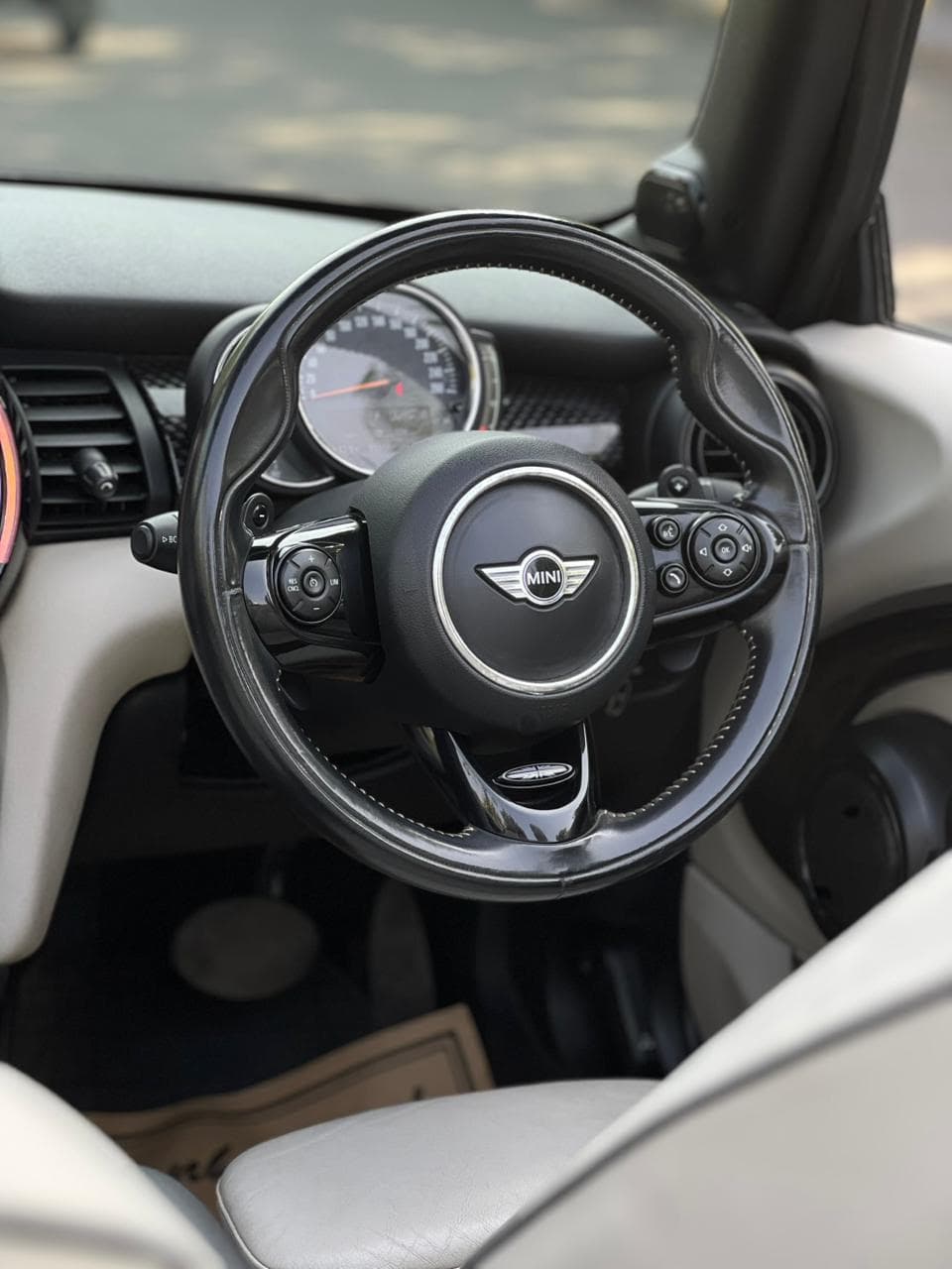Mini Cooper Black Profile