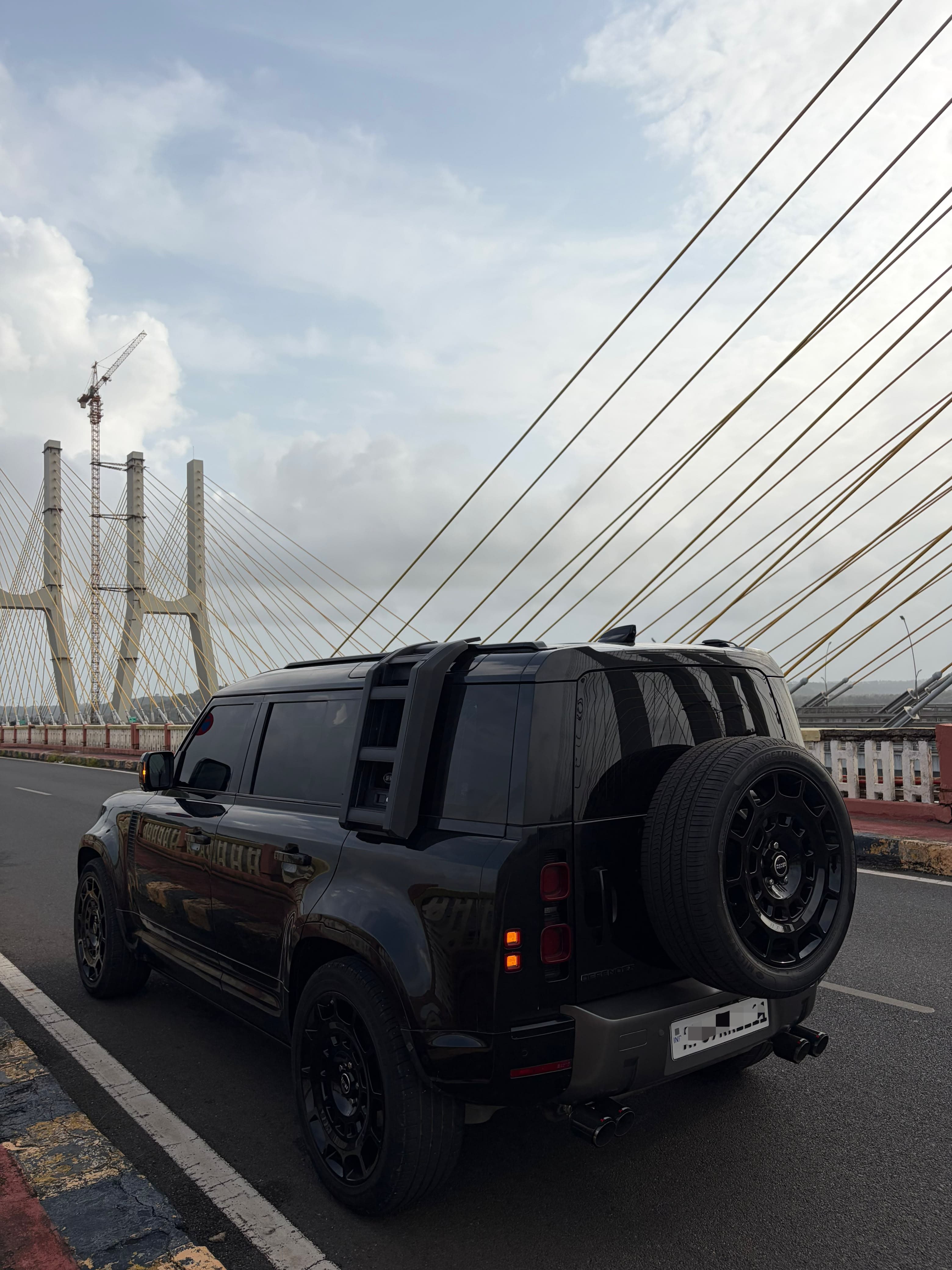 Range Rover Defender Side