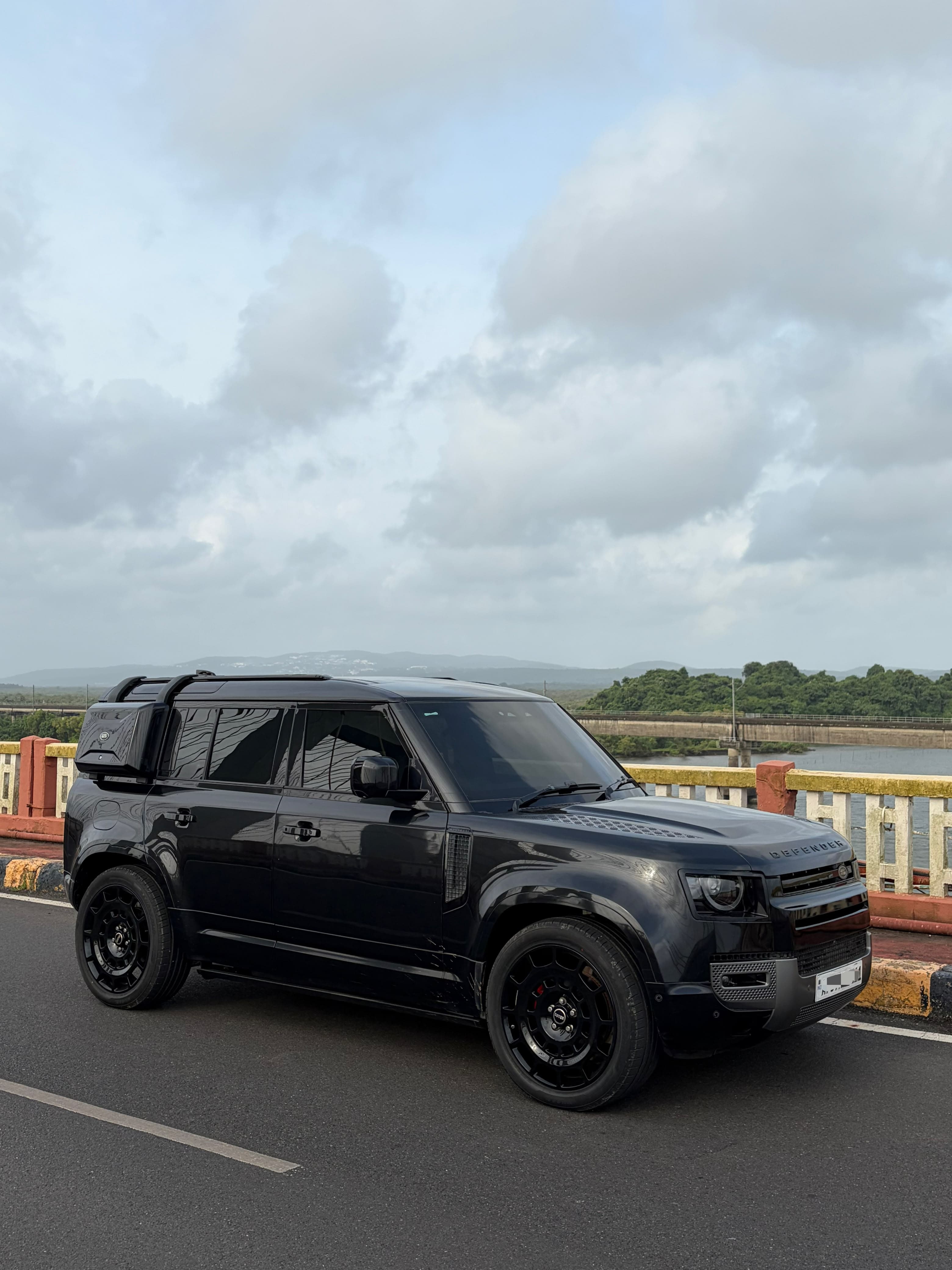 Range Rover Defender Rear