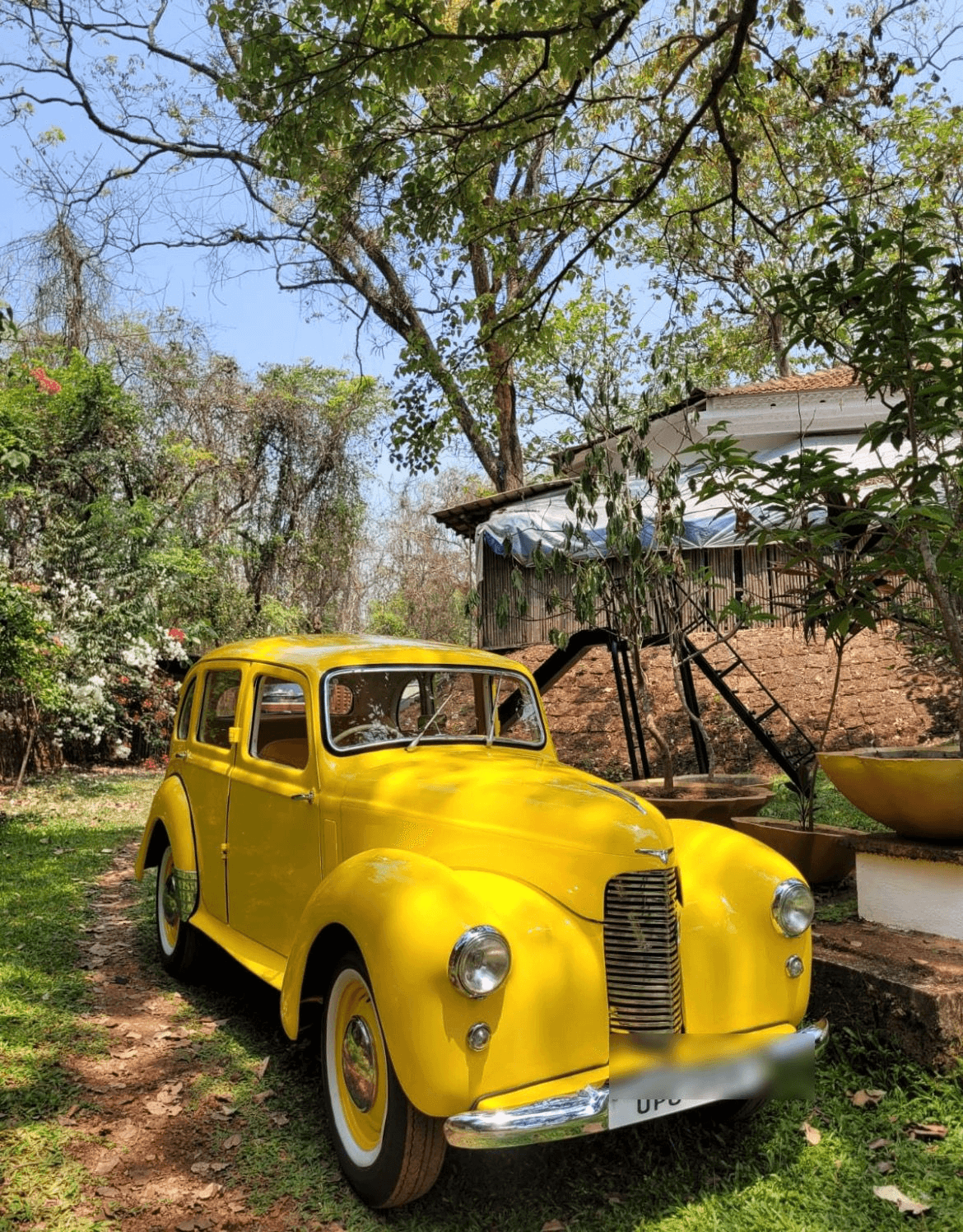 Vintage Hillman Minx 1948 — Yellow