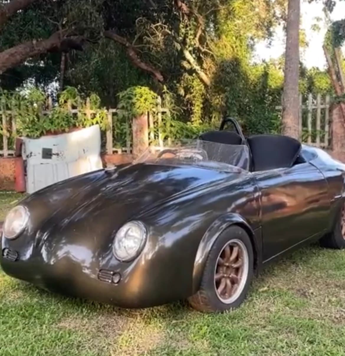 Vintage Jaguar E-Type Replica