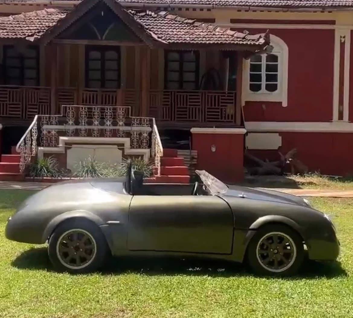 Vintage Jaguar E-Type Replica