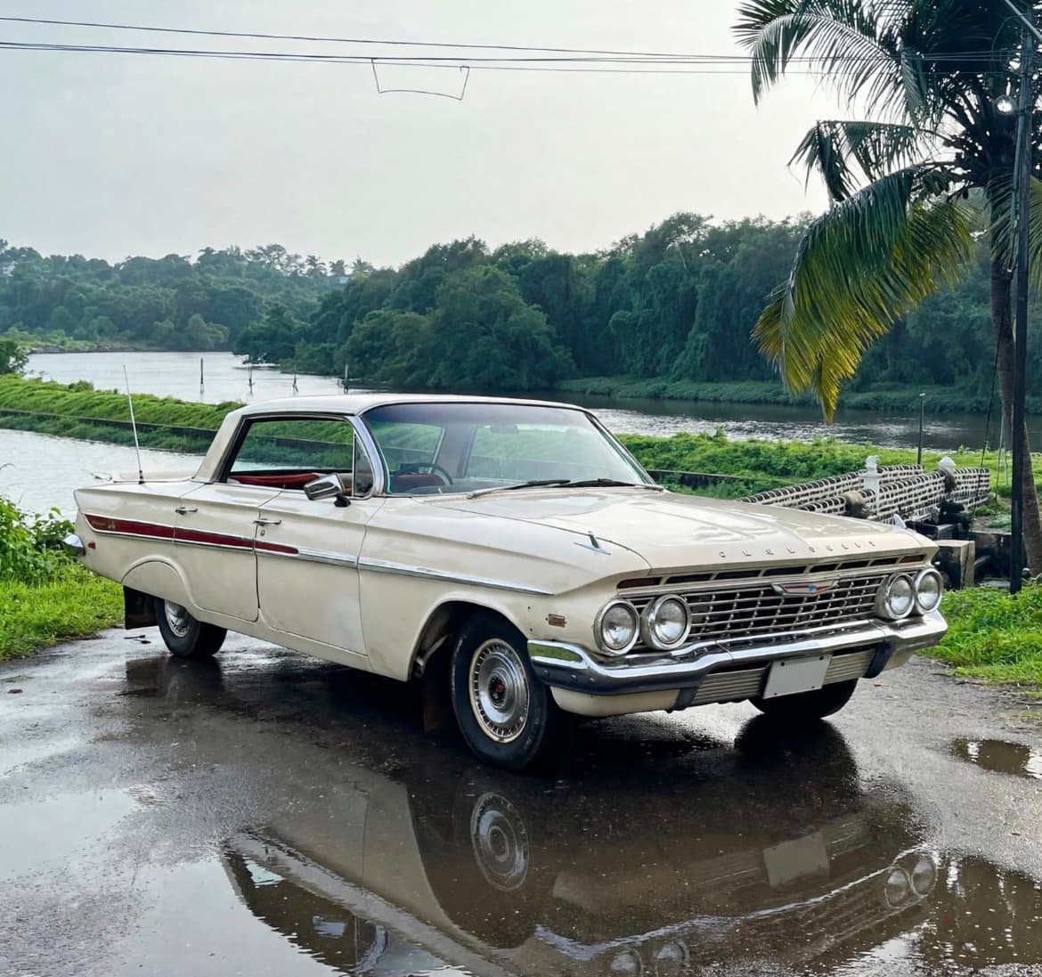 1961 Chevrolet Impala Cream White Coastal Reflection